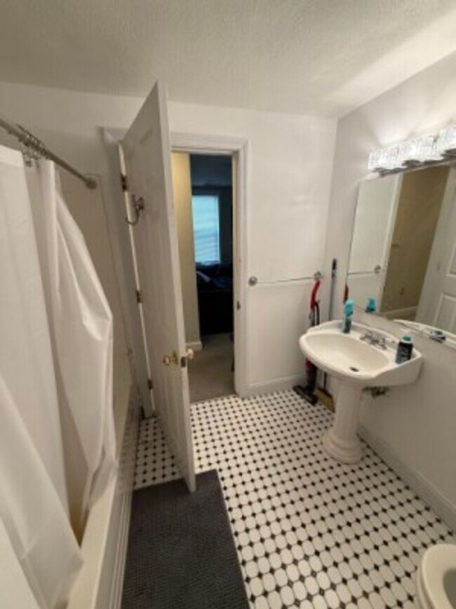 Foto del edificio - Southie 3 Bed Apartment - NO FEE - 9/1