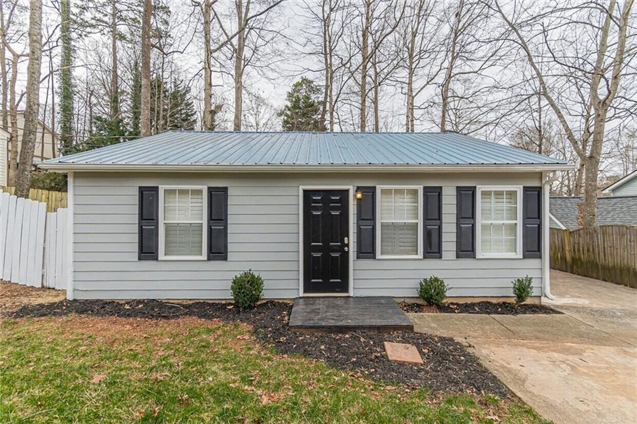 Foto principal - 2/1 Cottage home in Forsyth Co near Lake L...