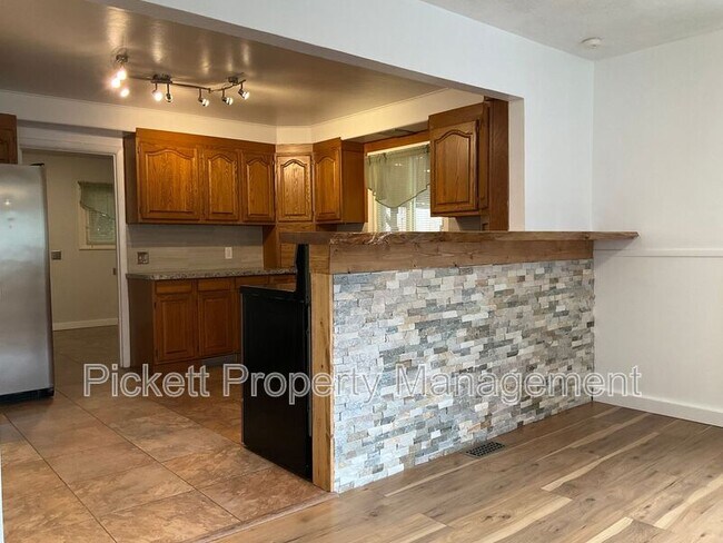 Foto del edificio - 2812 Rocky Point Rd NW
