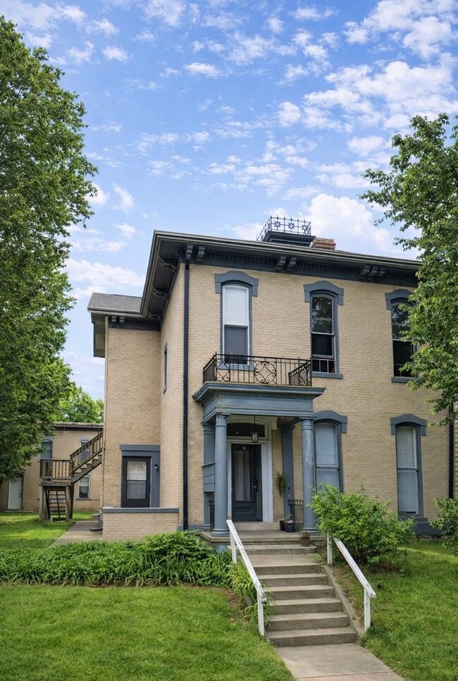 Building Photo - 911 N 9th St Rd