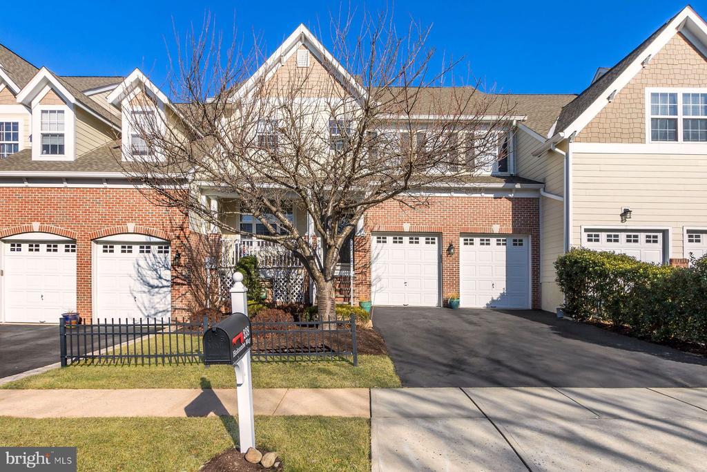 Primary Photo - 238 Holcombe Way
