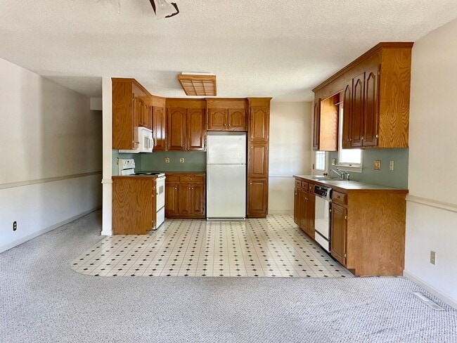 Building Photo - 1004 Orangewood St