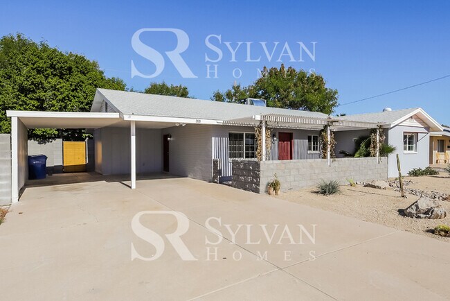 Building Photo - This lovely home is ready for your personal touch!