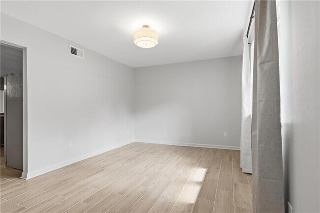 Building Photo - 6182 Milne Blvd