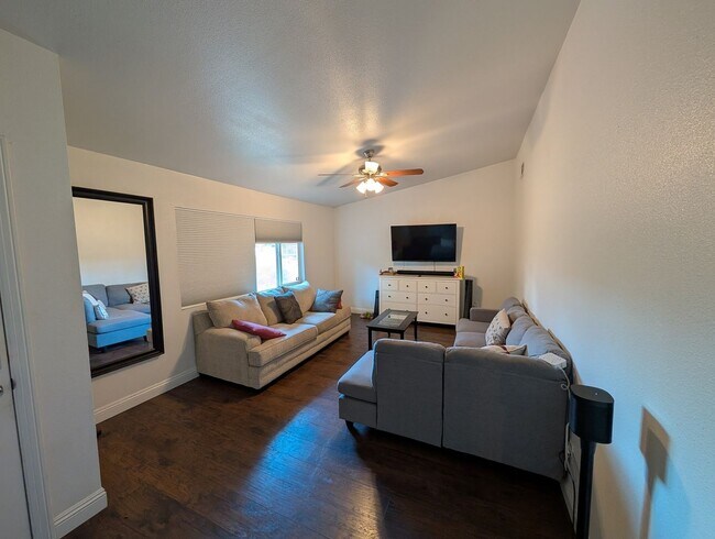 Building Photo - Charming 3BR House in Las Vegas