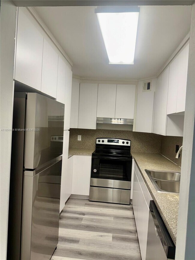 Foto del edificio - 8650 SW 149th Ave