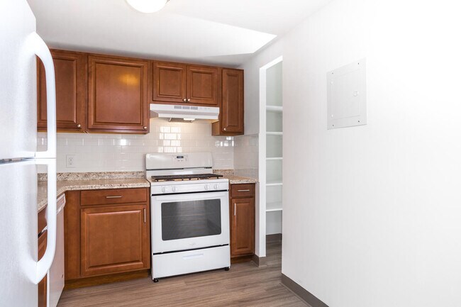 Building Photo - 101 S Whiting St