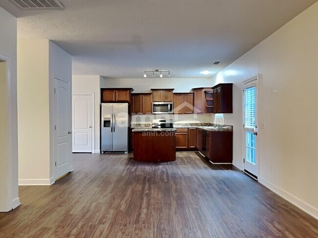 Foto del edificio - 1409 Napa Pt W