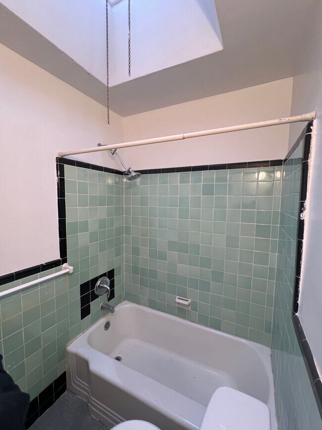Foto del edificio - 324 E Olney Avenue