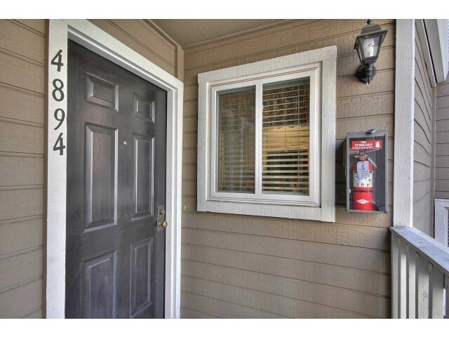 Foto del edificio - 4894 Lakebird Ct