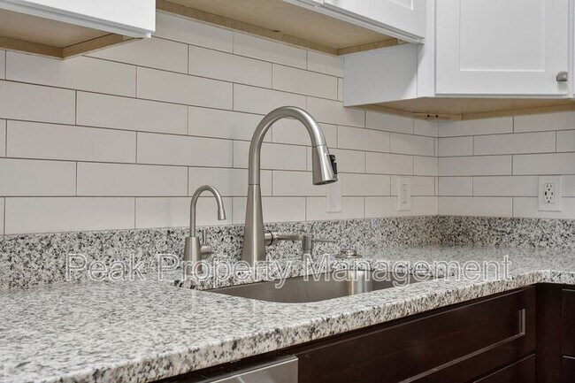 Foto del edificio - 830 Brassie Ln