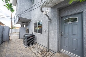 Building Photo - 6719 Vineland