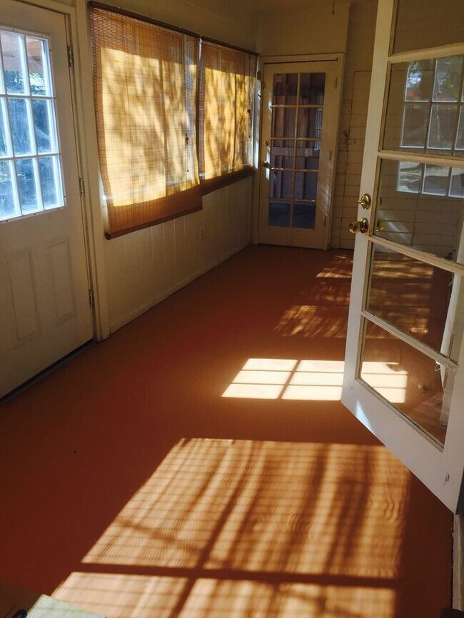 Foto del edificio - Charming Sam Hughes!