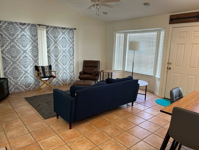 Foto del edificio - 415 Sun Dial Cir