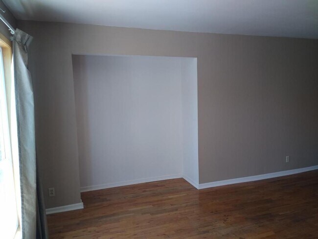 Building Photo - 728 St. Charles St #4
