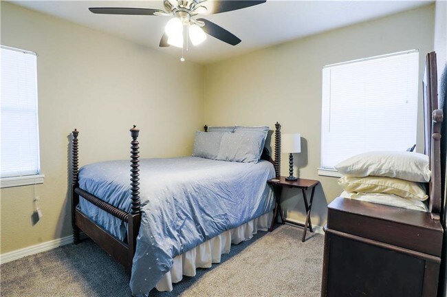 Foto del edificio - 3421 S University Dr