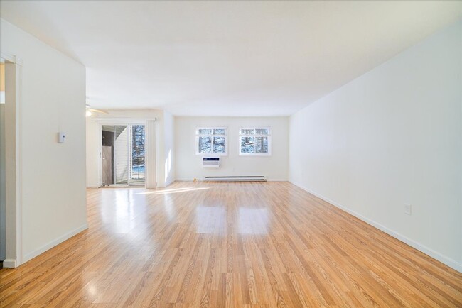 Foto del edificio - 45 Scarborough Ln