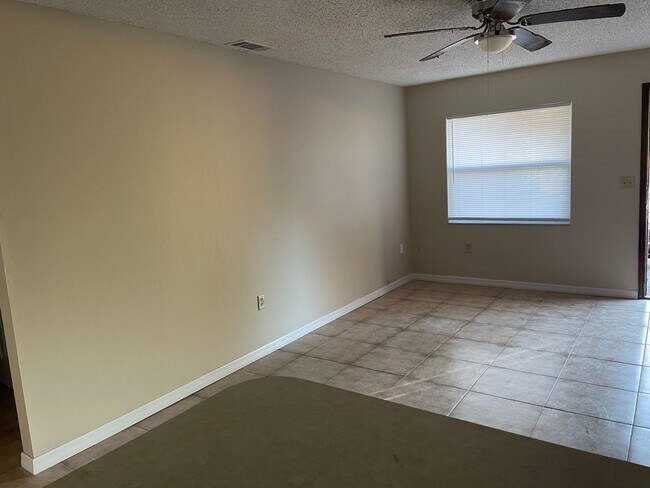 Foto del edificio - 2-Bedroom, 1-Bathroom home in Winter Haven