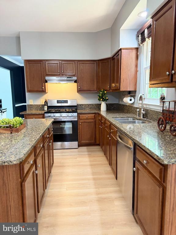Foto del edificio - 36 Westhampton Ct