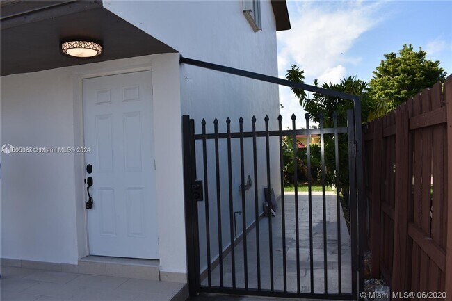 Building Photo - 7327 SW 22nd St