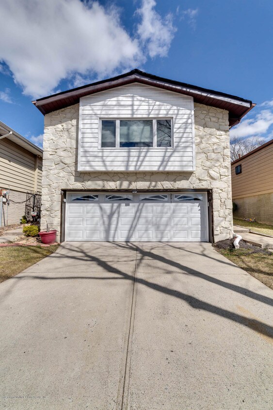 Primary Photo - 291 Tanglewood Dr