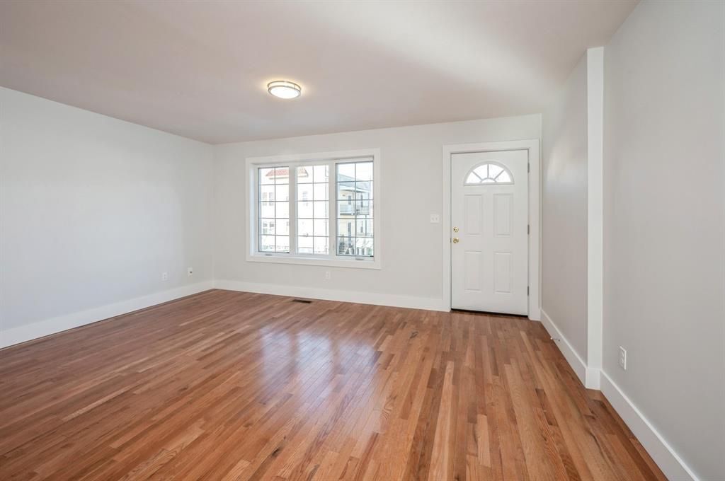 Primary Photo - 28 Clement St