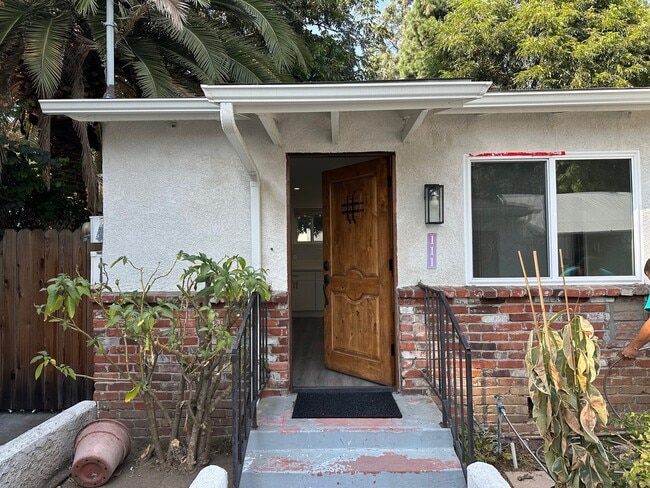 Building Photo - 111 W Claremont St