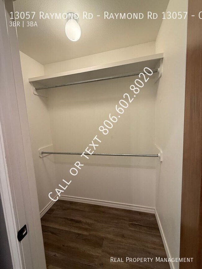 Foto del edificio - 13057 Raymond Rd