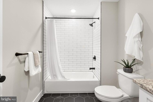 Foto del edificio - 1924 N Front St