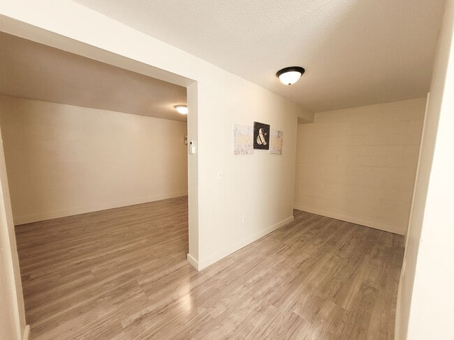 Building Photo - Studio Apartment - Utilities Included!