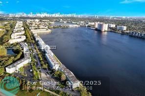 Foto del edificio - 1000 NE 191st St