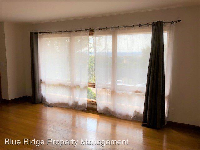 Building Photo - 3 br, 2 bath House - 532 Bays View Road