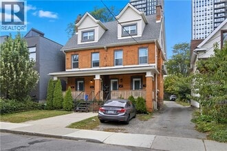 Building Photo - 115 Catharine St N