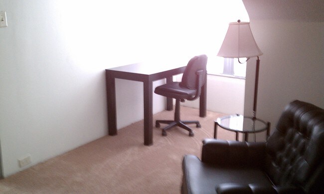 Bedrm 1-Sitting& desk - 436 E Pittsburgh St