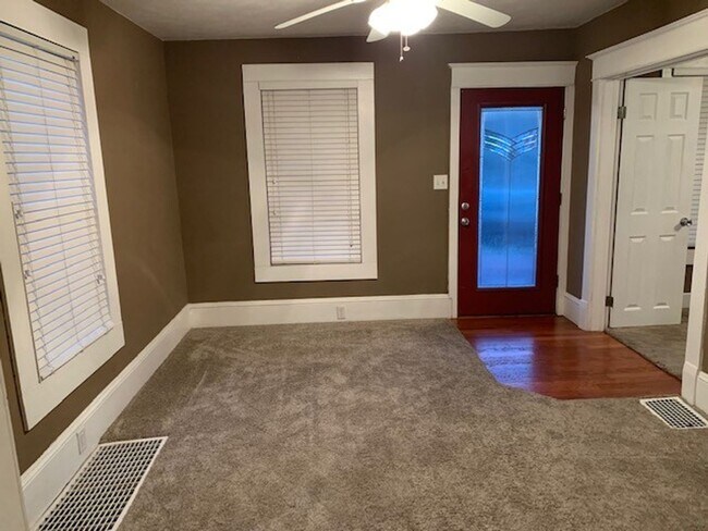 Foto del edificio - Very attractive 3 BR home near downtown Bl...