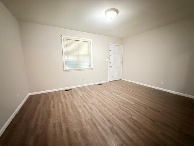 Foto del edificio - 7097 E County Rd 25 S