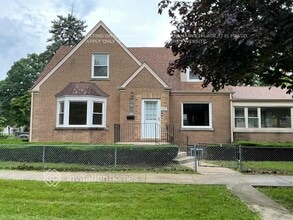 Building Photo - 9852 Schiller Blvd