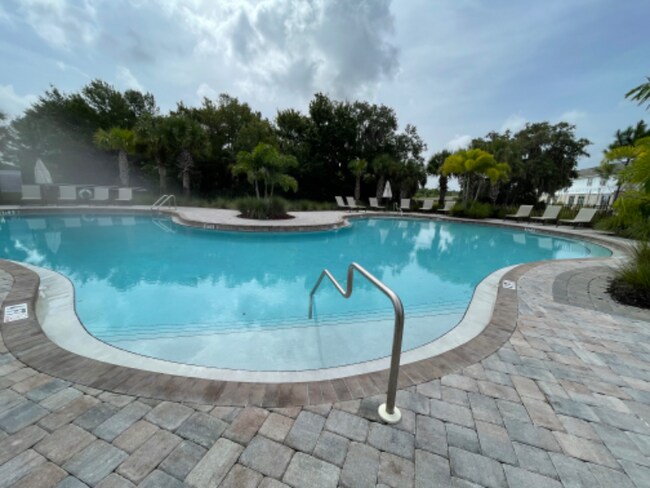 Foto del edificio - 6249 Fairmont Ln