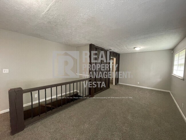 Building Photo - Three Bedroom Home on Quiet Cul-de-sac in ...