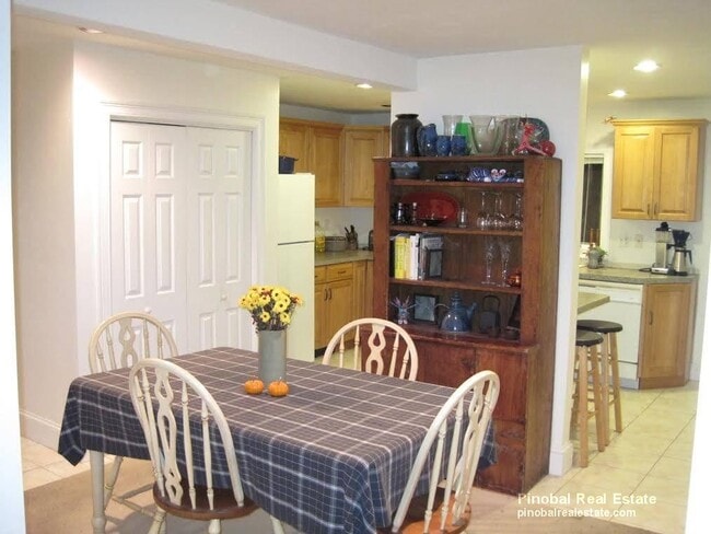 Building Photo - 14 Forest Ave