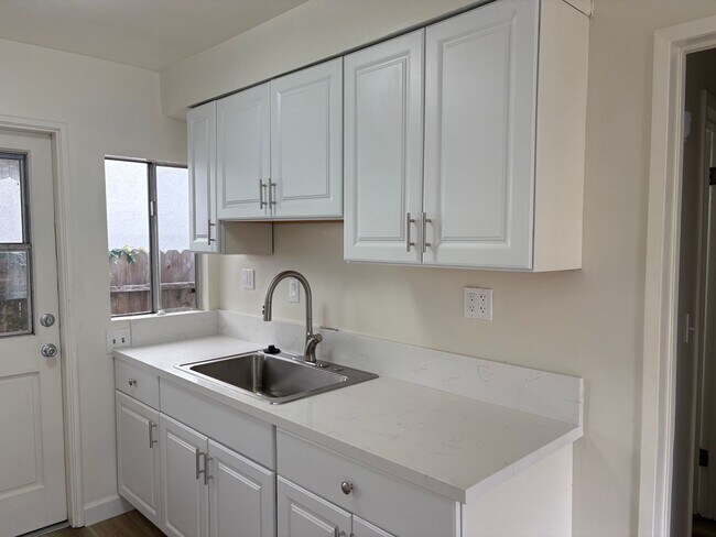 Foto del edificio - Charming 2bed 1 bath home for rent now. !!!!