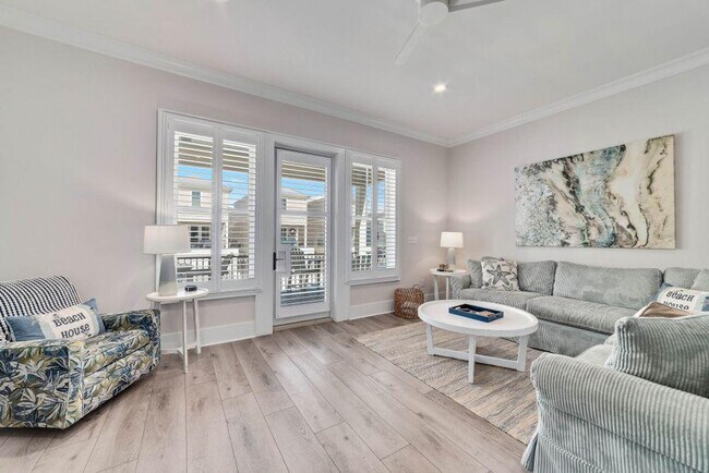 Foto del edificio - 1592 W Beach Blvd