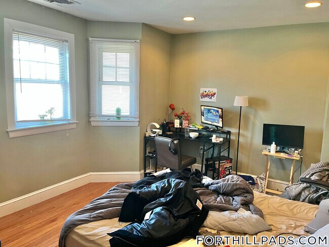 Building Photo - 21 Dorr St