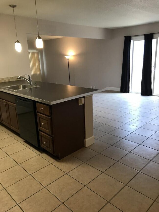Building Photo - 2 bedroom in Sacramento CA 95827