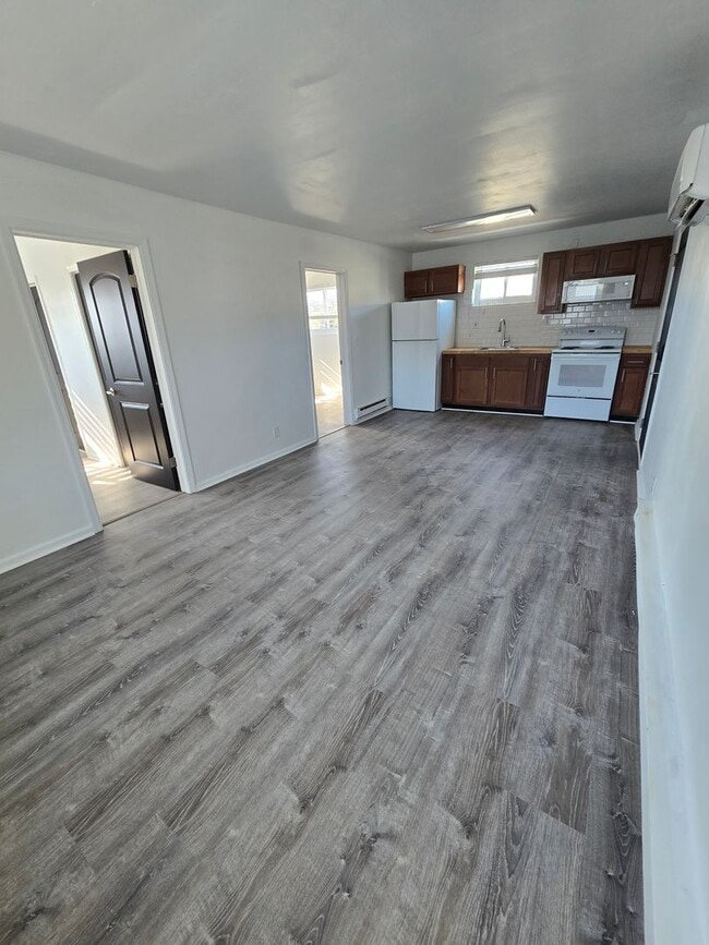 Building Photo - LIT1026-BWS/DH