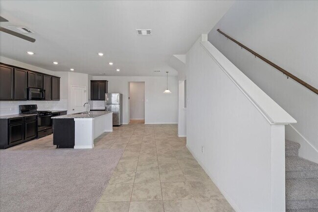 Building Photo - 5711 Pleasanton Pkwy