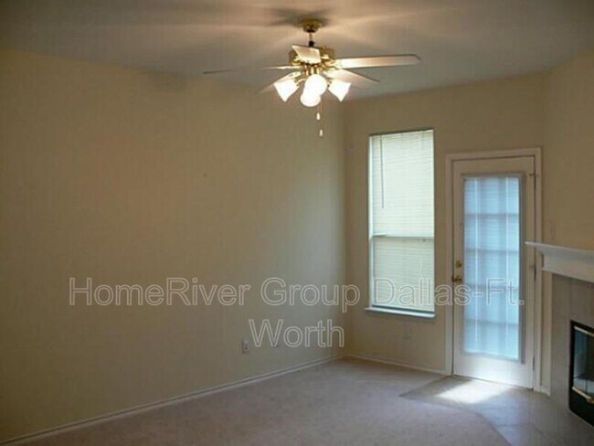 Building Photo - 4909 Las Lomas Dr