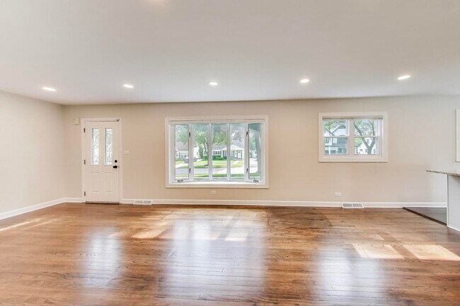 Building Photo - 950 N Haddow Ave
