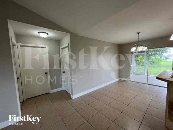 Foto del edificio - 2225 Tropicana Parkway W