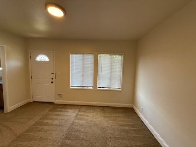 5925-5933 San Diego St. - 5925-5933 San Diego St. Apartment